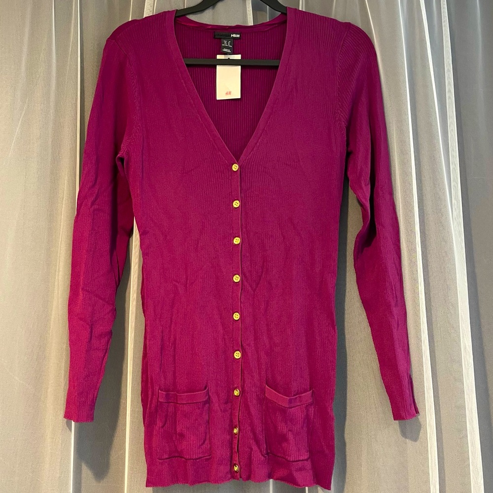 Retro style light cardigan with gold buttons and front pockets. New w/ Tag.